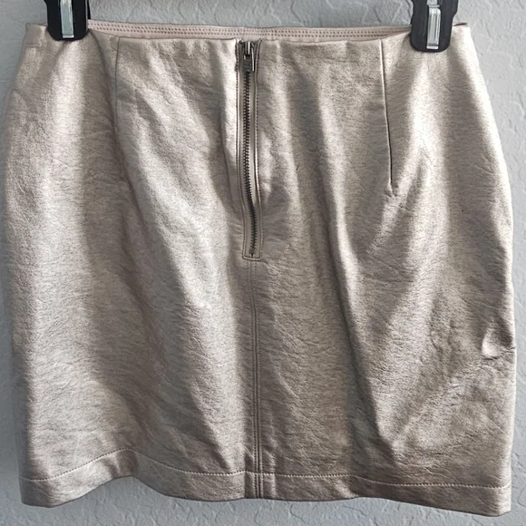 Small metallic pink Hollister skirt - Picture 2 of 7